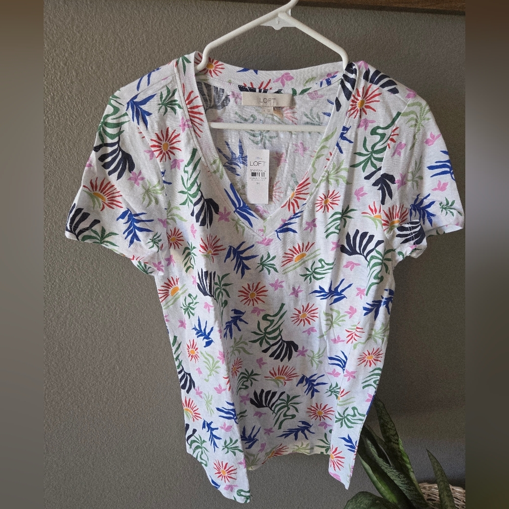 NWT LOFT M Sun Leaf tee T Shirt v neck casual Summer Spring Lightweight Cotton